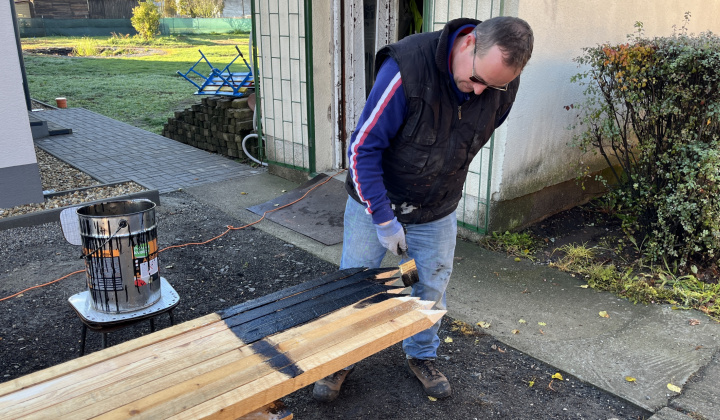 Brigáda - výsadba stromov pri obecnom úrade