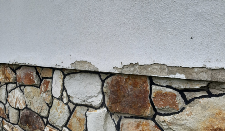 Oprava fasády na Dome smútku