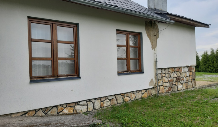 Oprava fasády na Dome smútku