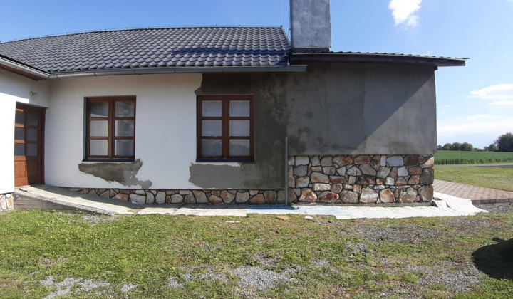 Oprava fasády na Dome smútku