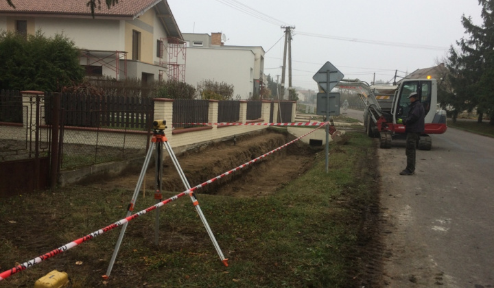 Výstavba chodníkov - stred