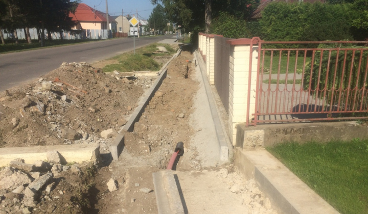 Výstavba chodníkov - stred