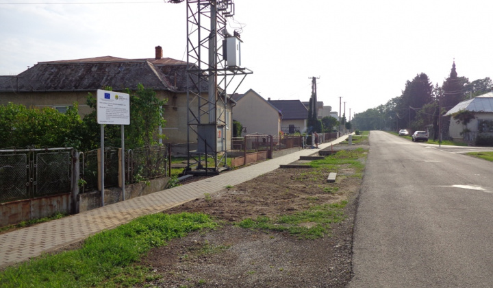Výstavba chodníkov - stred
