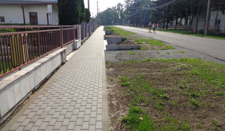 Výstavba chodníkov - stred