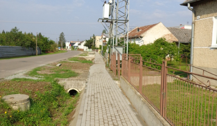 Výstavba chodníkov - stred