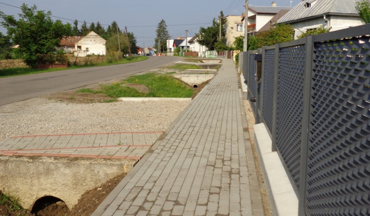 Výstavba chodníkov - stred